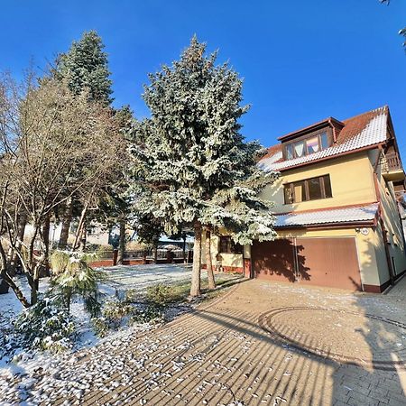 Hostel Milicka Wroclaw Bagian luar foto